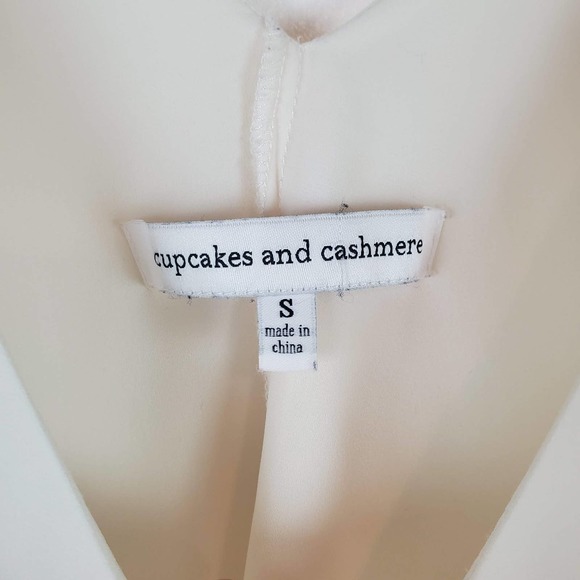 Cupcakes and cashmere v-neck blouse small - Picture 3 of 7
